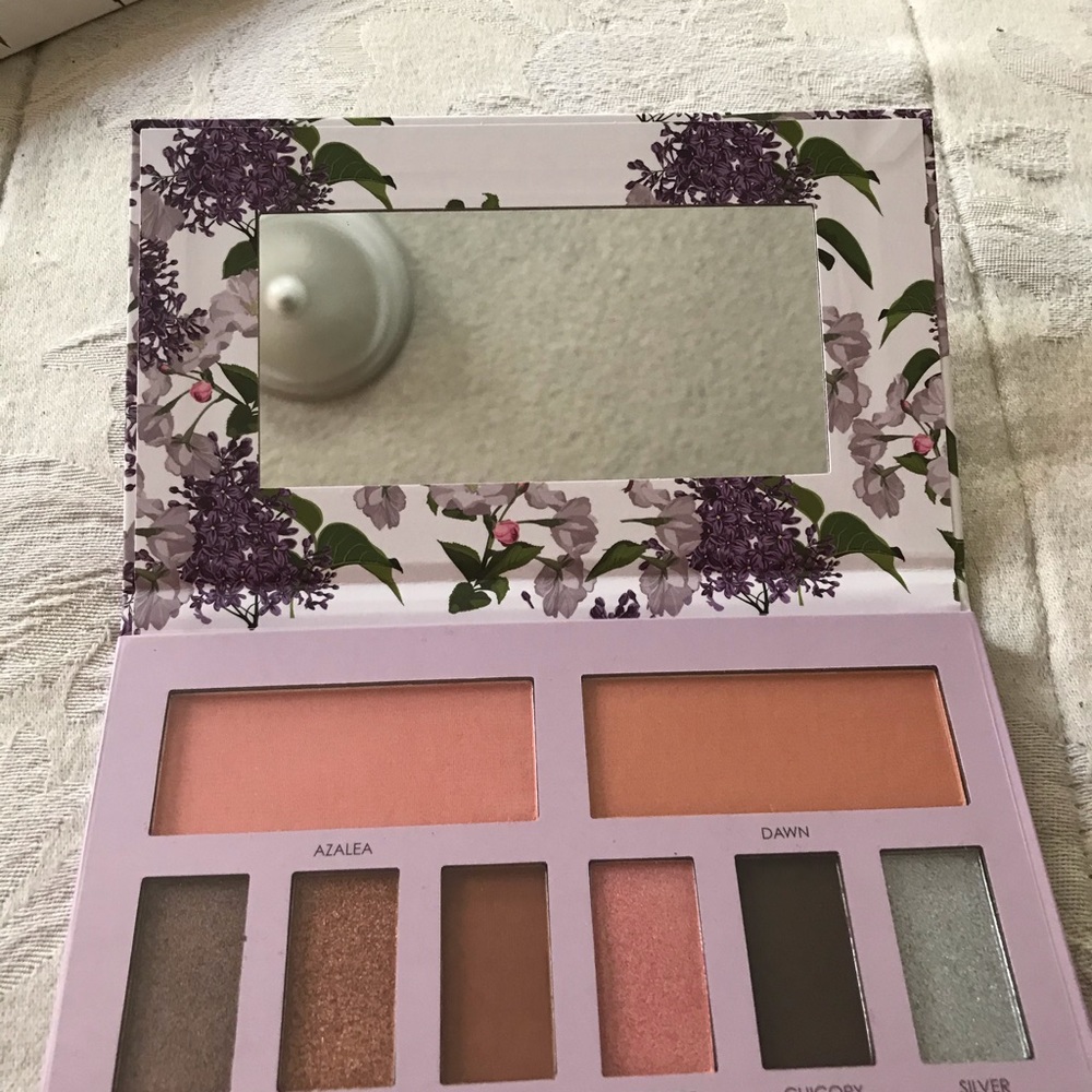 Sakura + Sage Eyeshadow and Blush Palette